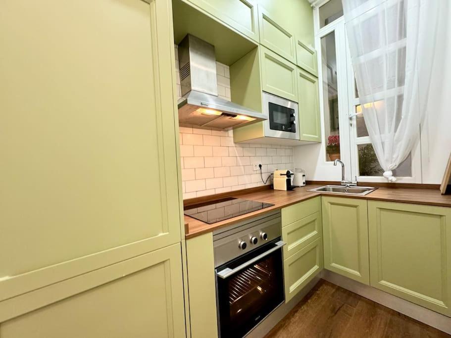 Appartamento Cozy Beautiful Flat City Center Madrid Esterno foto