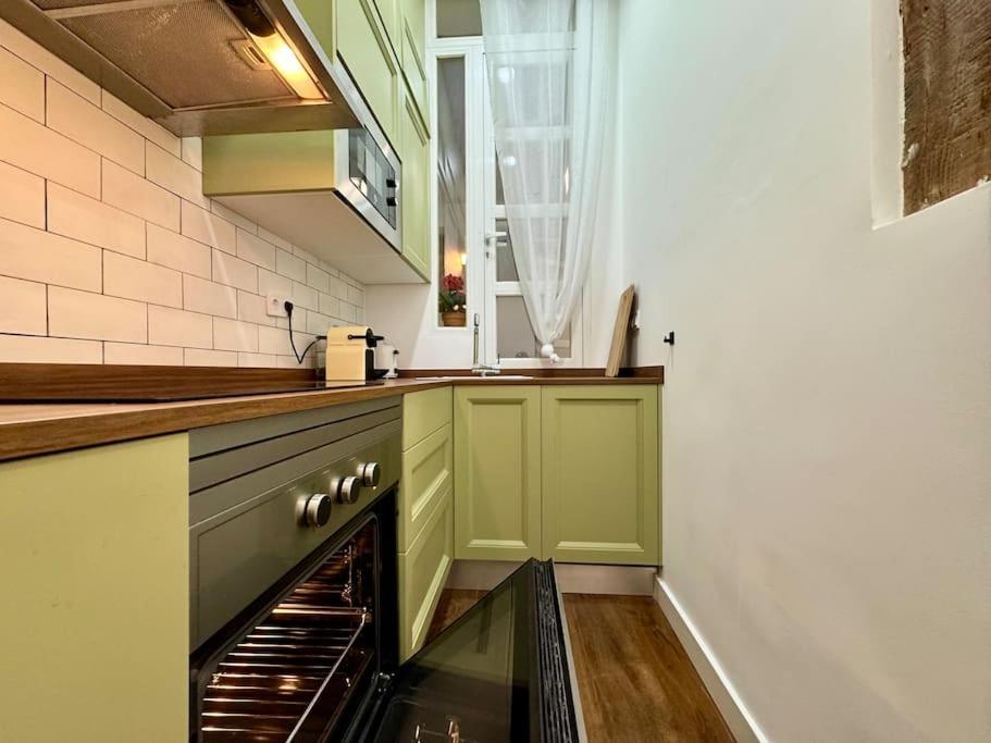 Appartamento Cozy Beautiful Flat City Center Madrid Esterno foto